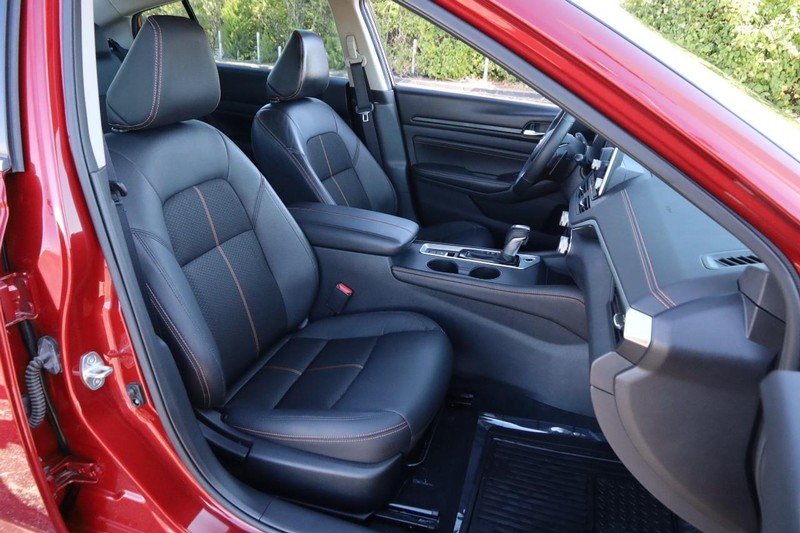Nissan Altima Vehicle Image 26