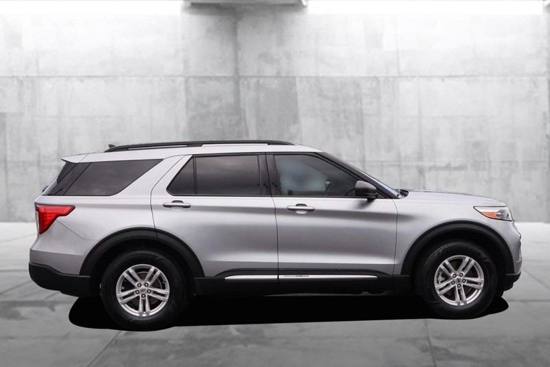 Ford Explorer Vehicle Image 05