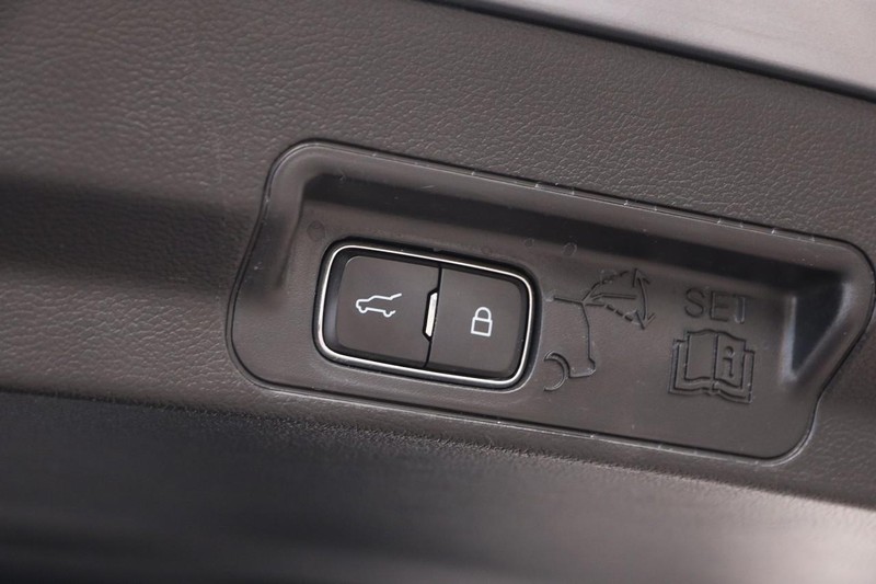 Ford Explorer Vehicle Image 08