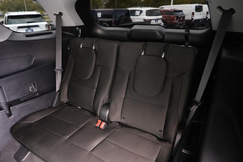 Ford Explorer Vehicle Image 11