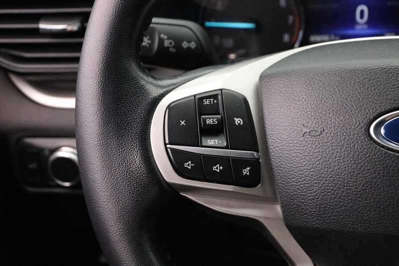 Ford Explorer Vehicle Image 13