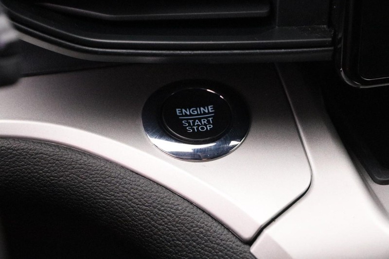 Ford Explorer Vehicle Image 16