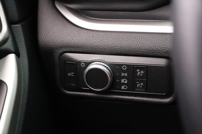 Ford Explorer Vehicle Image 21