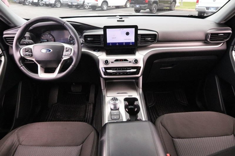 Ford Explorer Vehicle Image 22