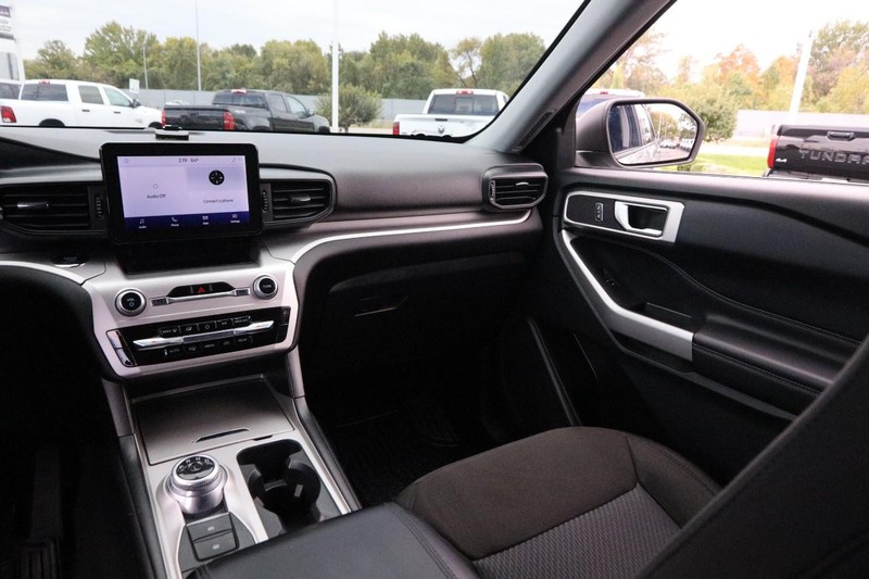 Ford Explorer Vehicle Image 26