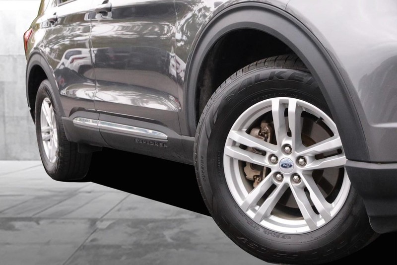 Ford Explorer Vehicle Image 03