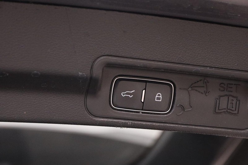 Ford Explorer Vehicle Image 08