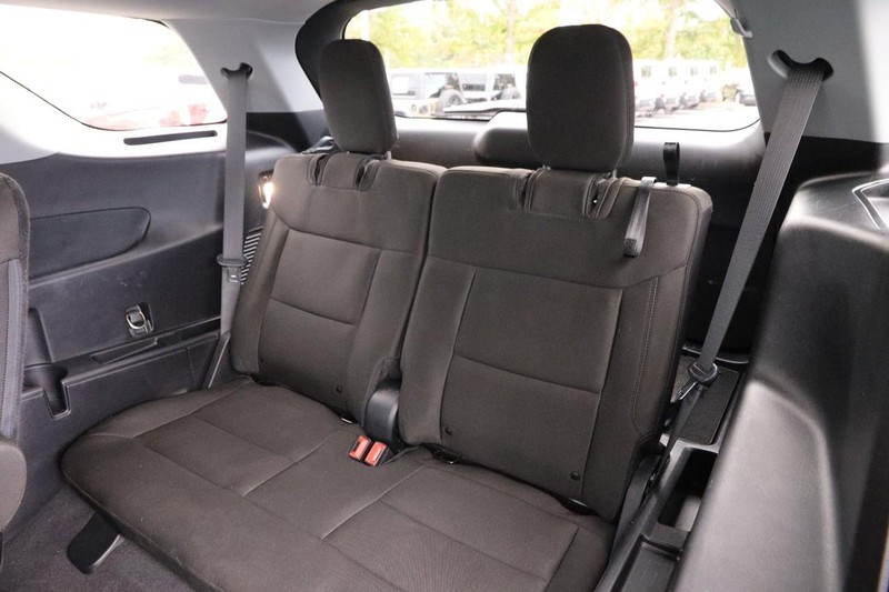 Ford Explorer Vehicle Image 11