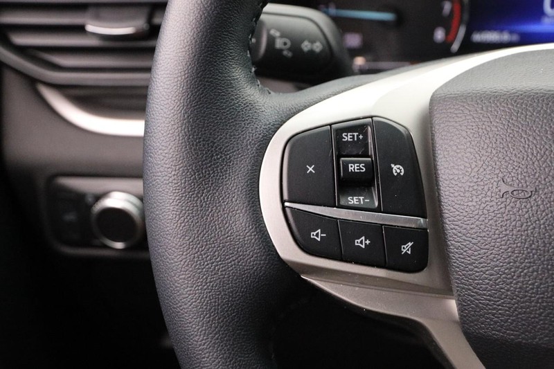 Ford Explorer Vehicle Image 13