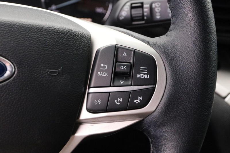 Ford Explorer Vehicle Image 14