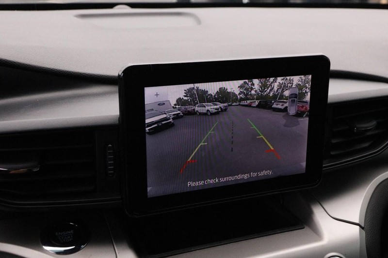 Ford Explorer Vehicle Image 18