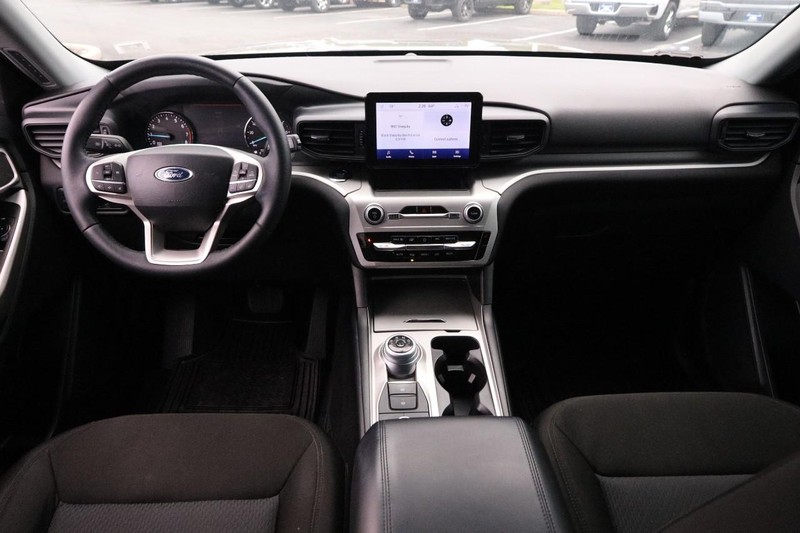 Ford Explorer Vehicle Image 22