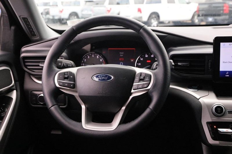 Ford Explorer Vehicle Image 24