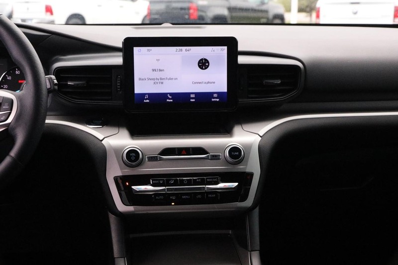 Ford Explorer Vehicle Image 25