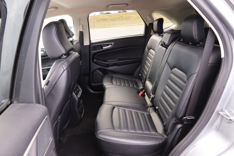 Ford Edge Vehicle Image 09