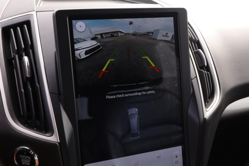 Ford Edge Vehicle Image 16