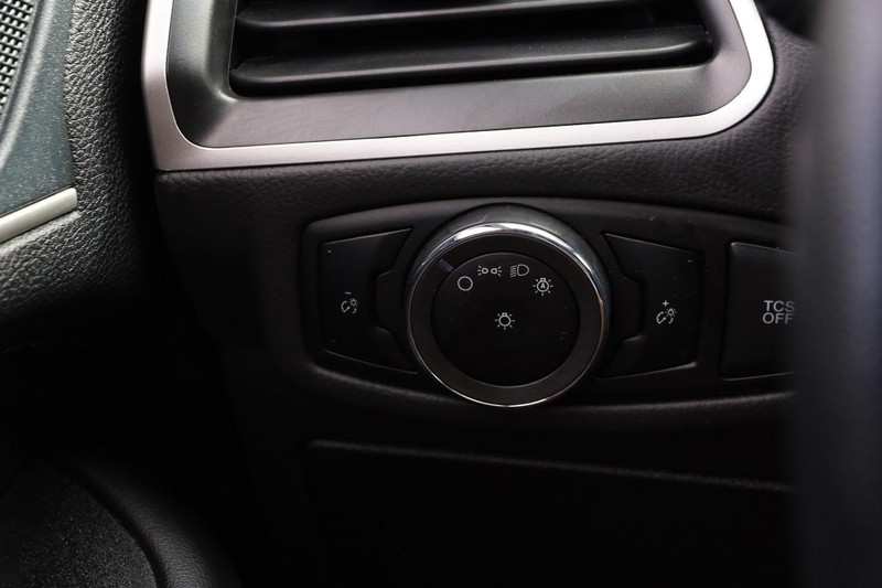 Ford Edge Vehicle Image 18