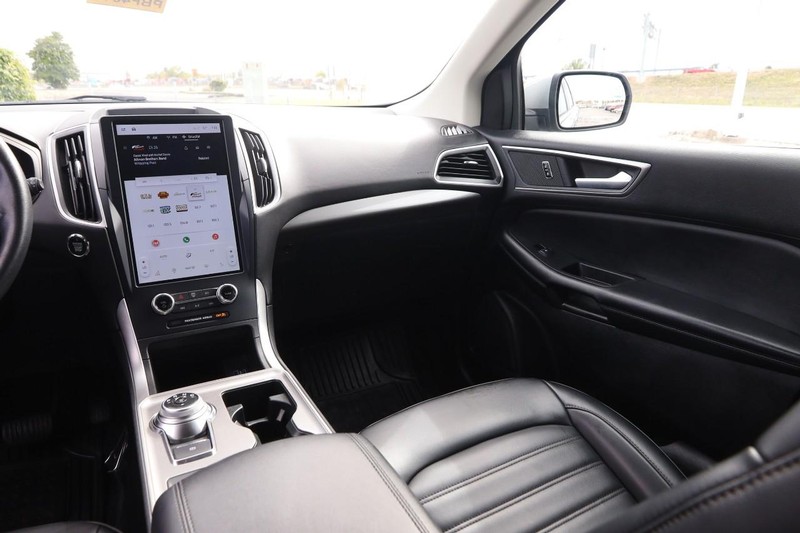 Ford Edge Vehicle Image 23