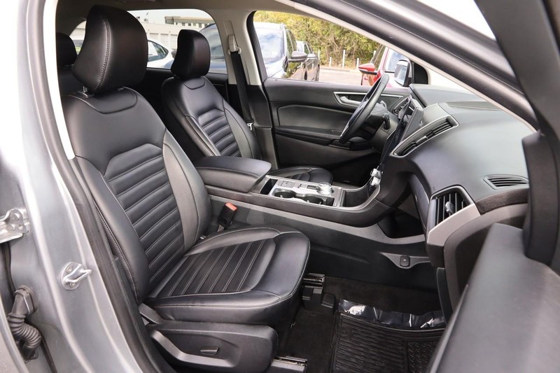 Ford Edge Vehicle Image 24