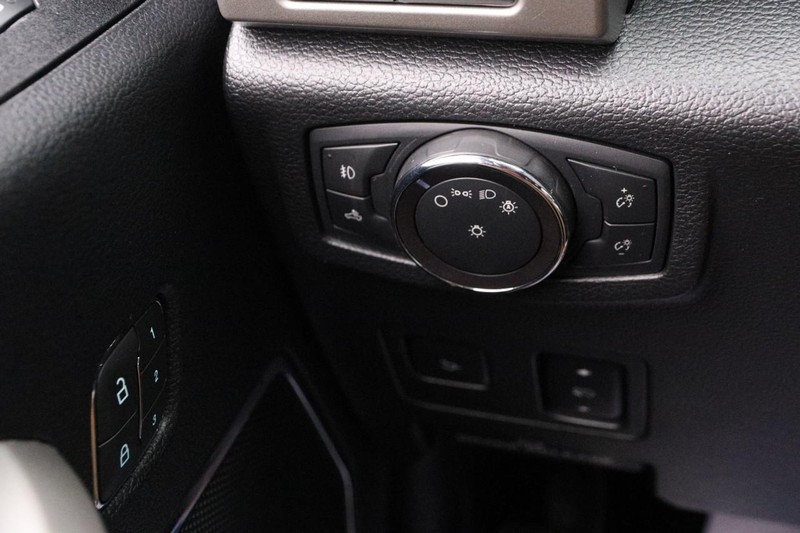 Ford Super Duty F-250 SRW Vehicle Image 20