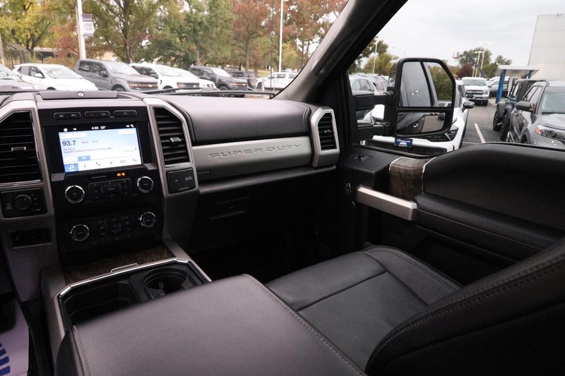 Ford Super Duty F-250 SRW Vehicle Image 25