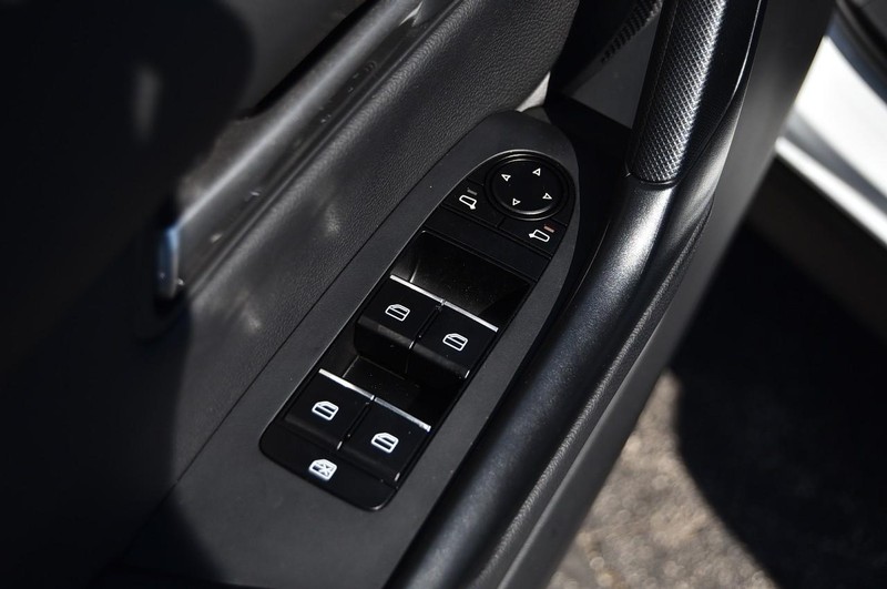 Mazda CX-50 Vehicle Image 08