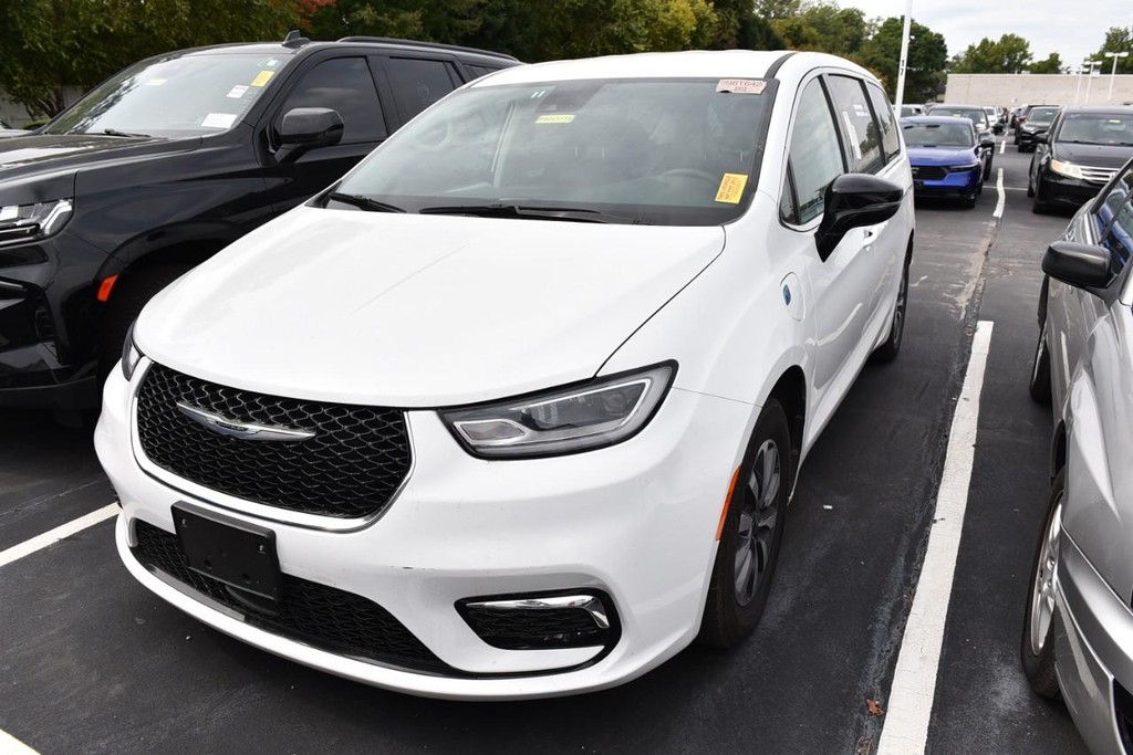 2024 Chrysler Pacifica PHEV Select