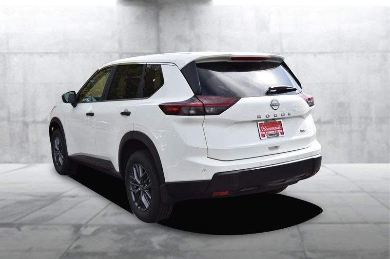 Nissan Rogue Vehicle Image 07