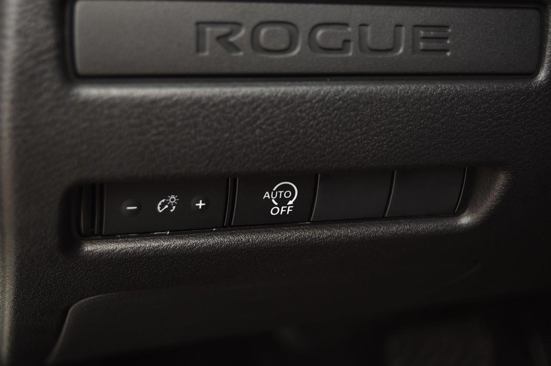 Nissan Rogue Vehicle Image 11