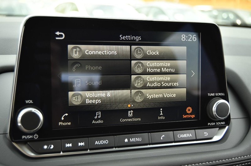 Nissan Rogue Vehicle Image 14