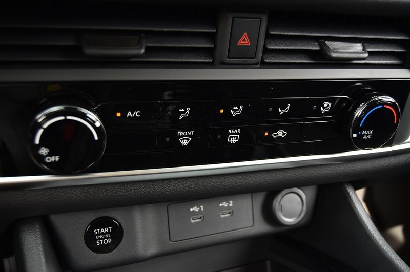 Nissan Rogue Vehicle Image 15