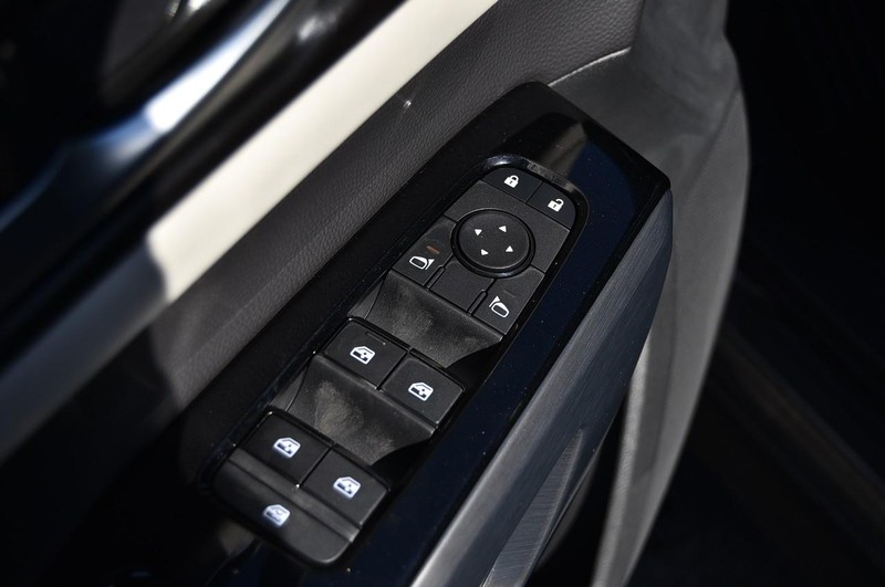 Nissan Pathfinder Vehicle Image 09