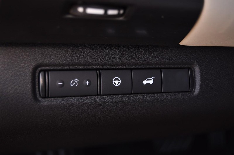 Nissan Pathfinder Vehicle Image 11