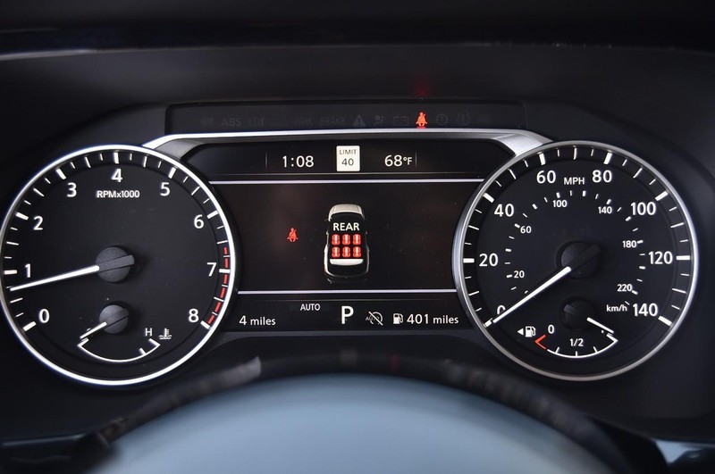 Nissan Pathfinder Vehicle Image 12