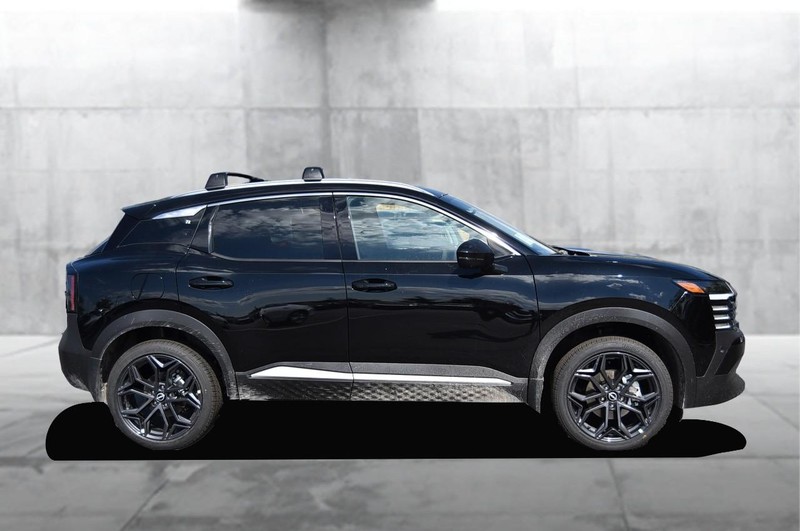 Nissan Kicks Vehicle Image 05