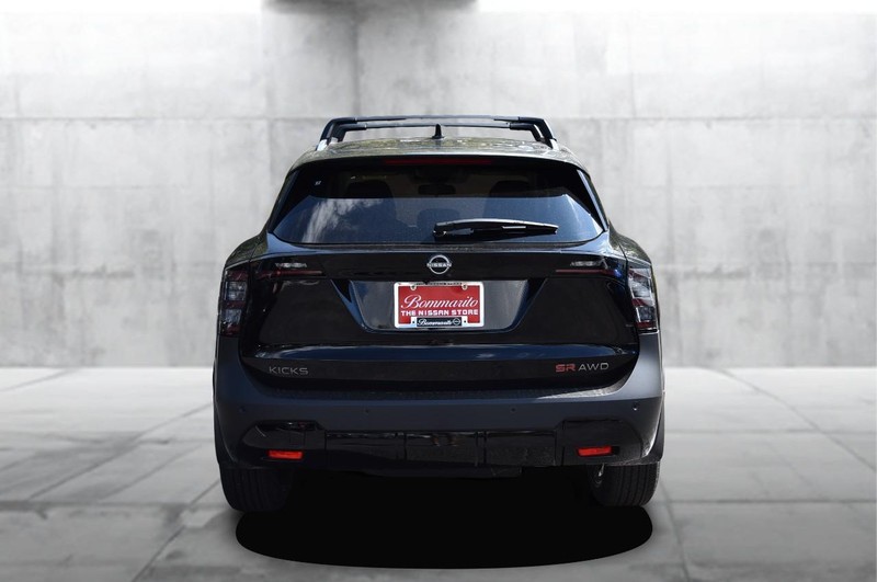 Nissan Kicks Vehicle Image 06