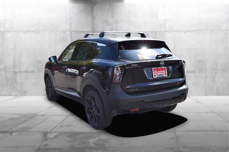 Nissan Kicks Vehicle Image 07