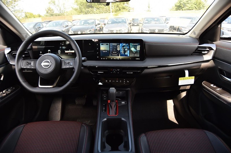 Nissan Kicks Vehicle Image 08