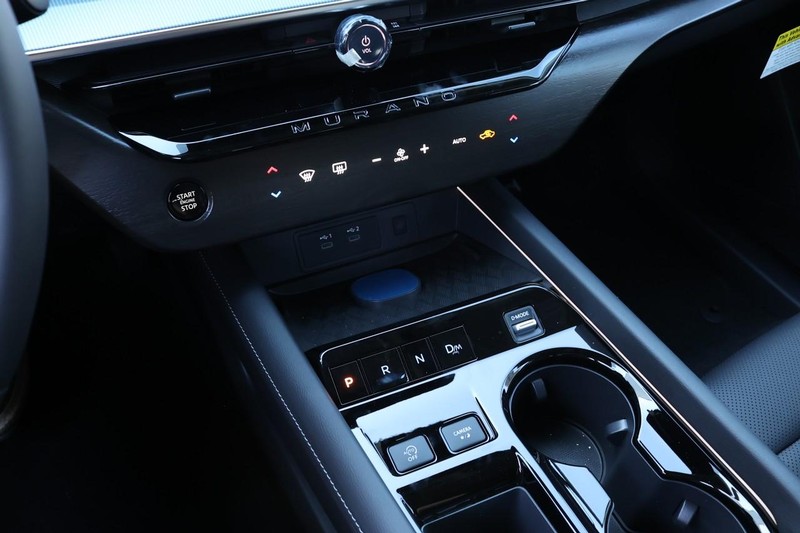 Nissan Murano Vehicle Image 12