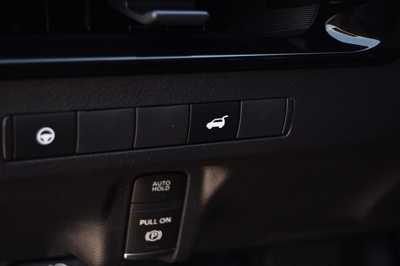 Nissan Murano Vehicle Image 12