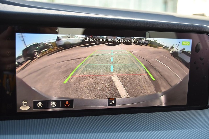 Nissan Murano Vehicle Image 16