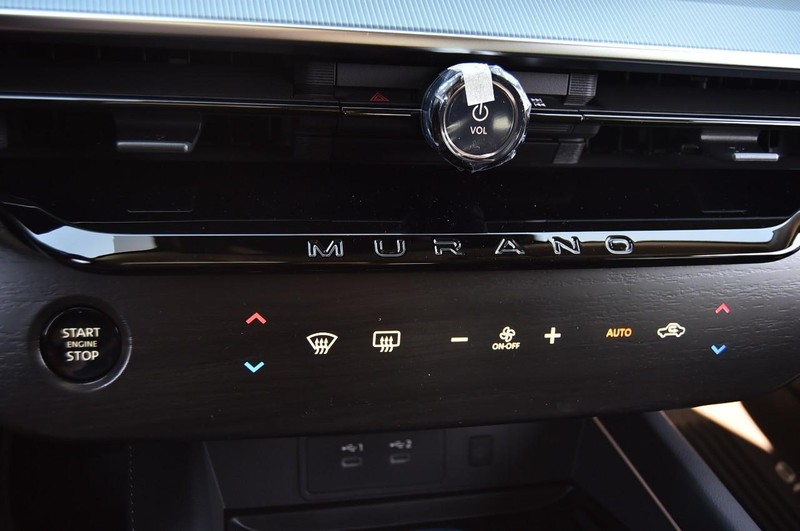 Nissan Murano Vehicle Image 18