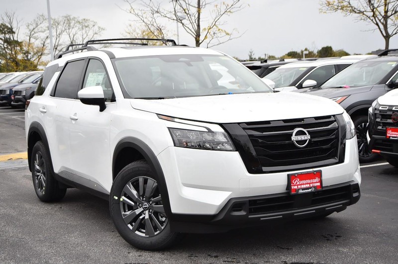 Nissan Pathfinder Vehicle Image 02