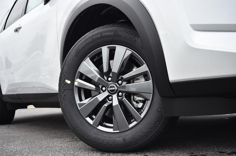 Nissan Pathfinder Vehicle Image 03