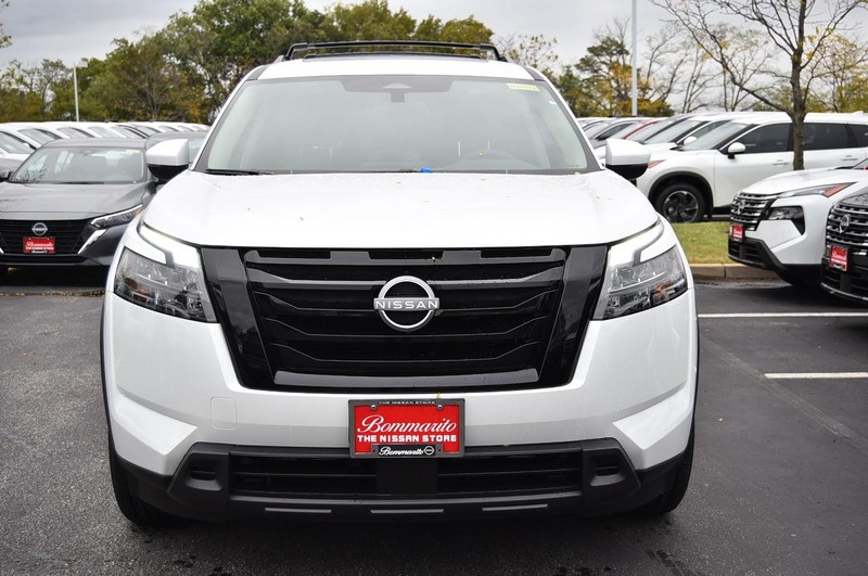 Nissan Pathfinder Vehicle Image 04