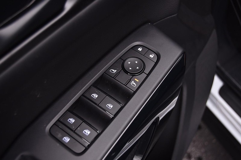 Nissan Pathfinder Vehicle Image 09