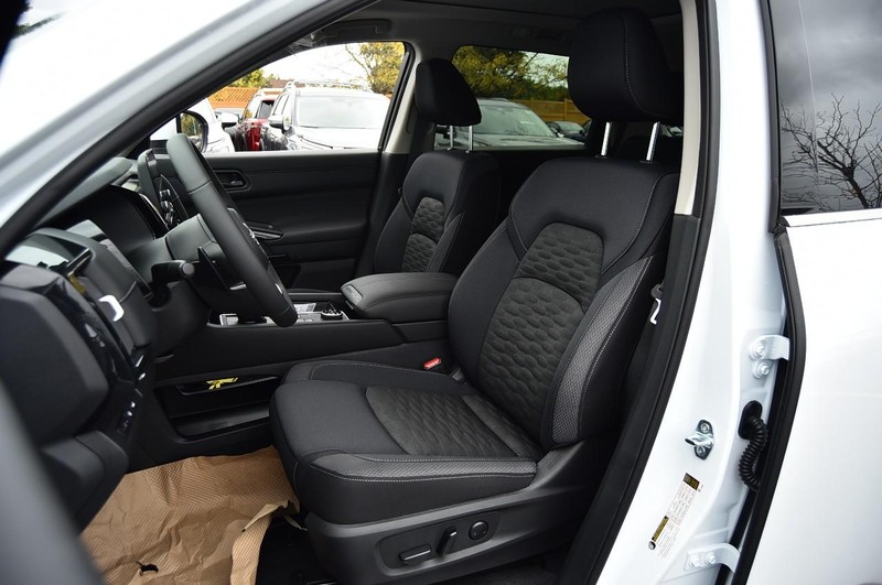 Nissan Pathfinder Vehicle Image 20