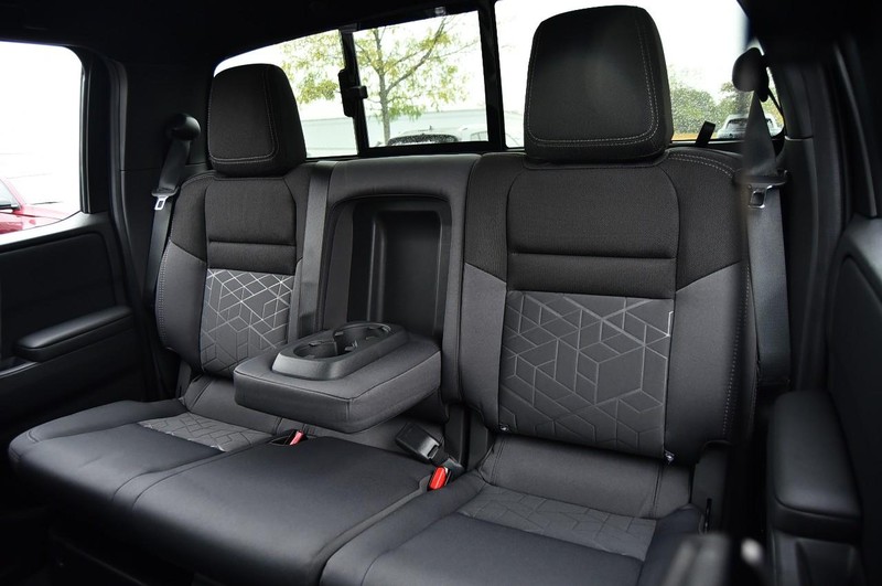 Nissan Frontier Vehicle Image 24