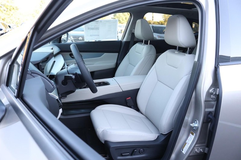 Nissan Murano Vehicle Image 16