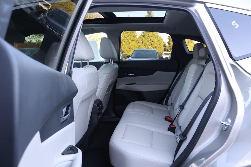 Nissan Murano Vehicle Image 18